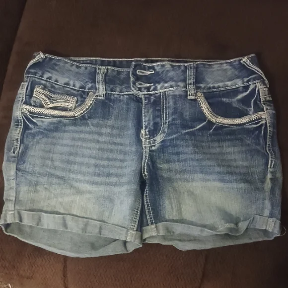 Amethyst Jeans Women's Blue Denim Shorts - Picture 3 of 4